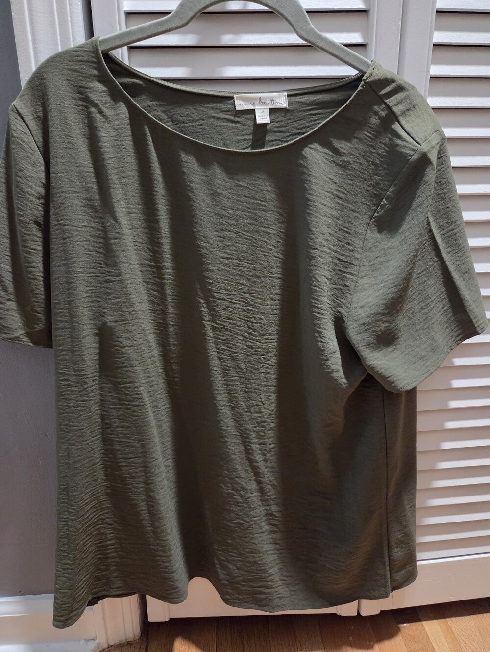 nine britton Stitch Fix Olive Short Sleeve Textured Tee / Size Medium